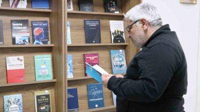 Yapay zeka teknolojilerinin gelişmesiyle birlikte ses klonlama dolandırıcılığında artış yaşandığını