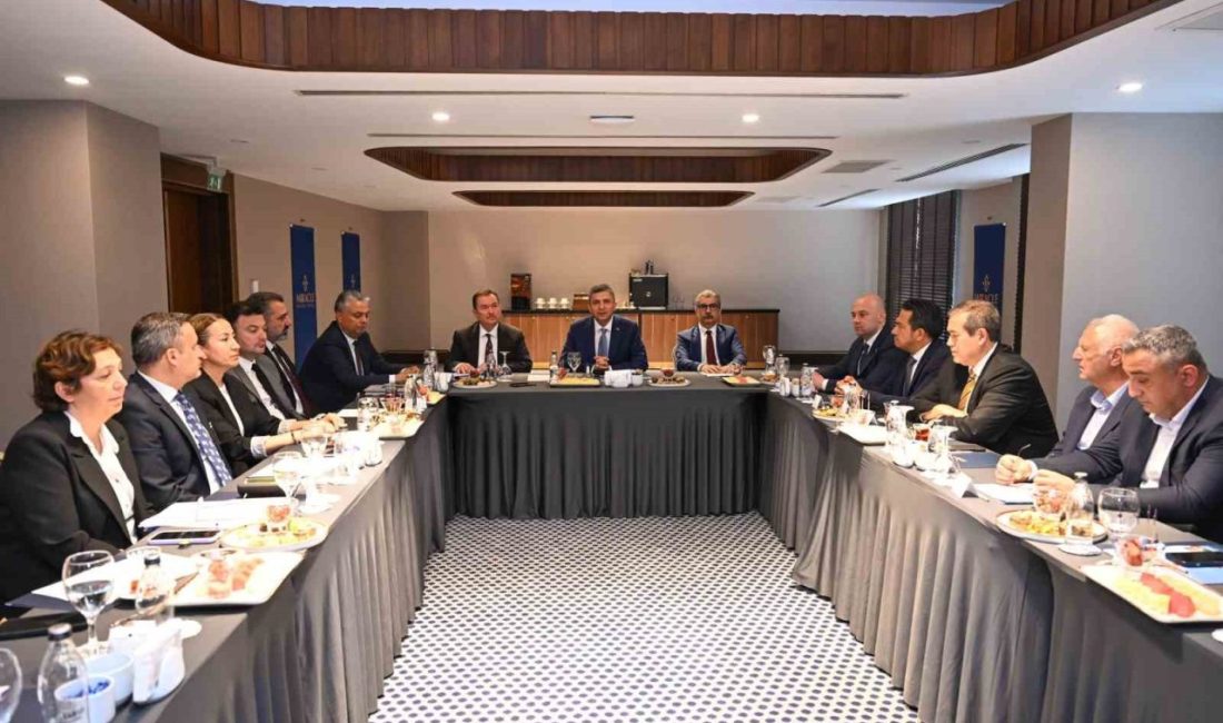 Kaleiçi Yangın Denetimleri Değerlendirme toplantısı sonrası açıklamalarda bulunan Antalya Valisi