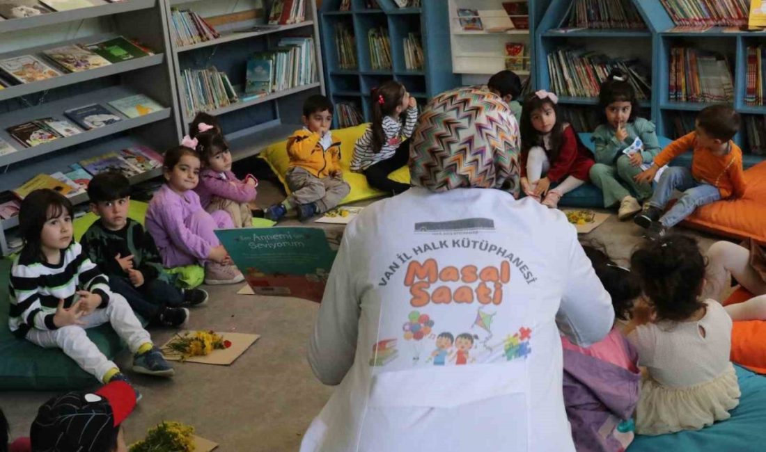 Van İl Halk Kütüphanesinde her hafta düzenlenen ’masal saati’ ile