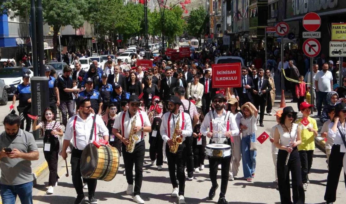 Van’da ‘22. Akdamar Çocuk ve Gençlik Tiyatroları Şenliği’ başladı Devlet Tiyatroları Genel Müdürlüğünce düzenlenen ‘Van Akdamar Çocuk ve Gençlik