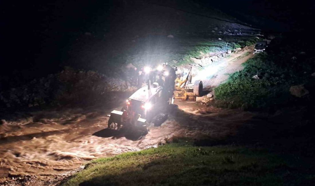 Van’da pancar toplamaya giden vatandaşlar su seviyesi yükselince mahsur kaldı Van’ın Başkale ilçesinde pancar toplamaya giden vatandaşlar, dönüşte su seviyesinin
