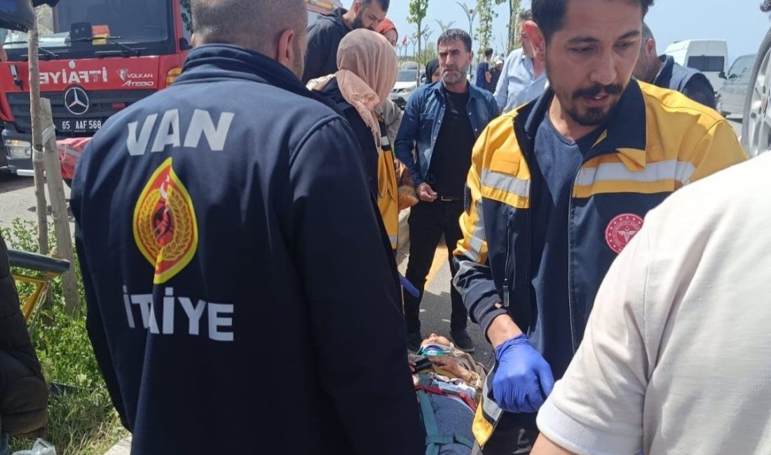 Van’da trafik kazası: 3 yaralı Van’ın Edremit ilçesinde otomobilin takla atması sonucu meydana gelen trafik