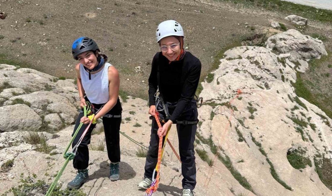 Van’da Rota Doğa Spor Kulübü öncülüğünde ilk kez Türkiye Dağcılık