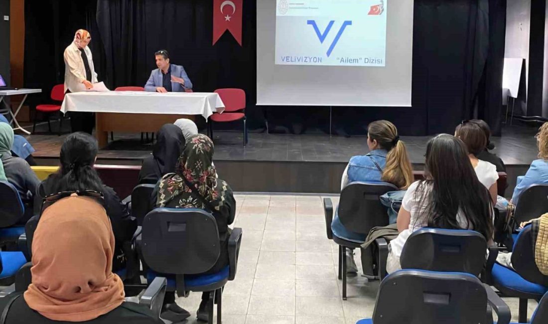 Eskişehir Orgeneral Halil Sözer Ortaokulu’nda öğrenci velilerine ‘Velivizyon’ teşekkür belgeleri