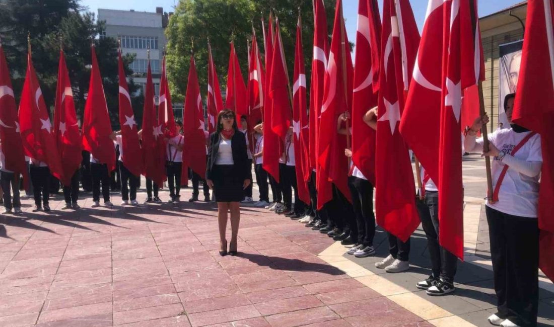 Vilayet Meydanı’nda Atatürk’ü anma töreni gerçekleştirildi Eskişehir’de 19 Mayıs Atatürk’ü Anma, Gençlik ve Spor Bayramı dolayısıyla