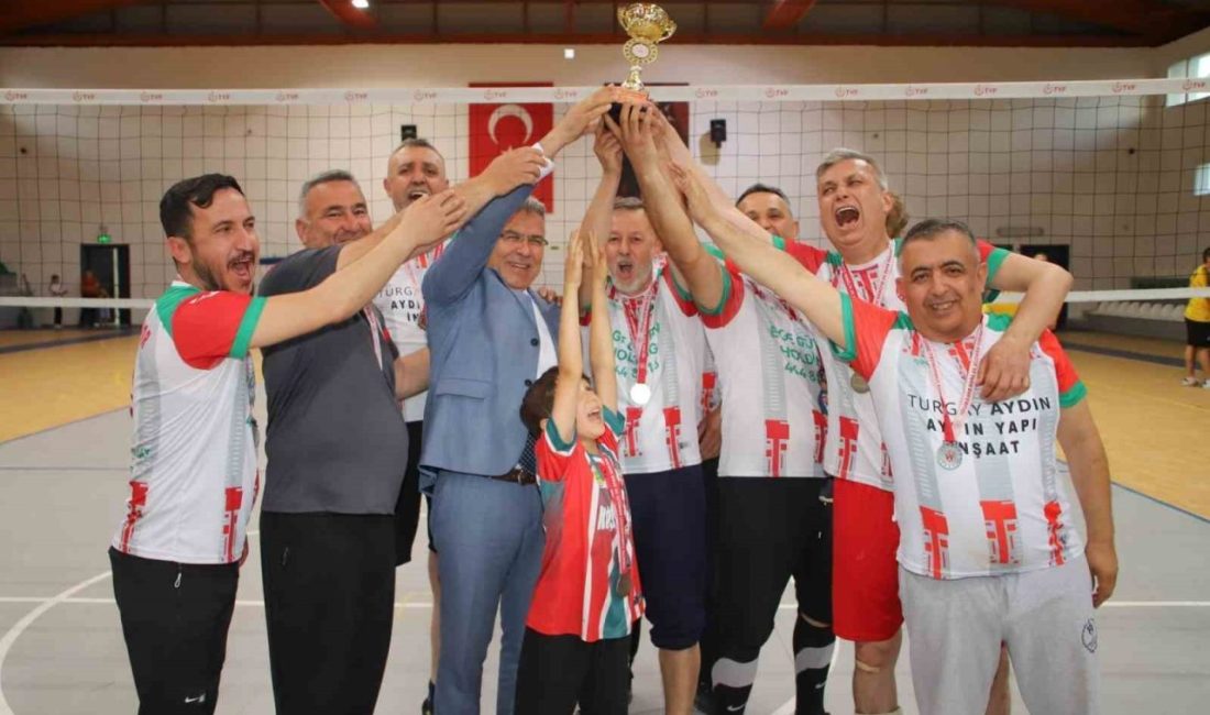 Aydın’ın Köşk ilçesinde gerçekleştirilen kurumlar arası voleybol turnuvasının galibi Köşk