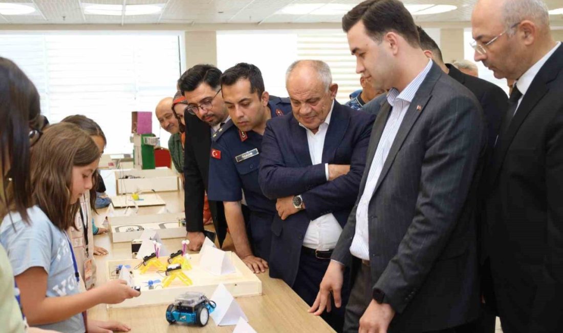 Yahyalı’da Robotik Kodlama ve Teknoloji Zirvesi gerçekleştirildi Yahyalı Belediyesi’nin destekleriyle, Yahyalı Kaymakamlığı ve İlçe Milli Eğitim Müdürlüğü