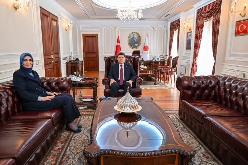 Yargı hizmetlerinin geliştirilmesi adına yapılabilecek çalışmalar ele alındı. Afyonkarahisar Valisi Doç. Dr. Kübra Güran Yiğitbaşı, Adalet Bakanı Yılmaz
