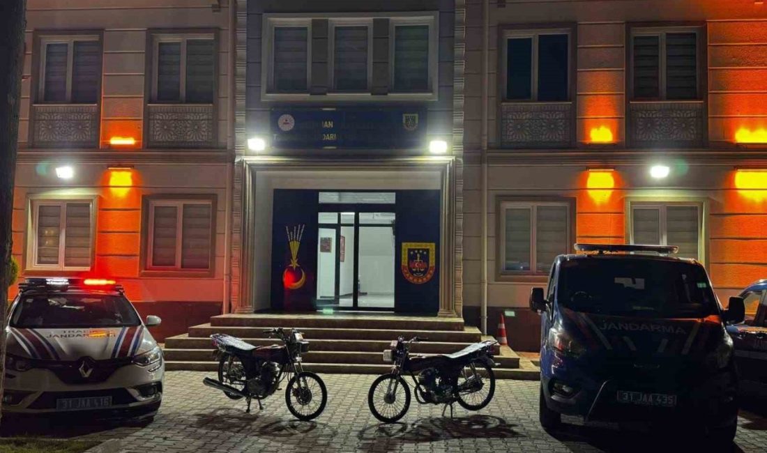 Yolu kapatarak ölümüne yarışan sürücülere 96 bin TL ceza Hatay’da karayolunu kapatarak yarışan 2 motosiklet sürücüsüne 96 bin TL