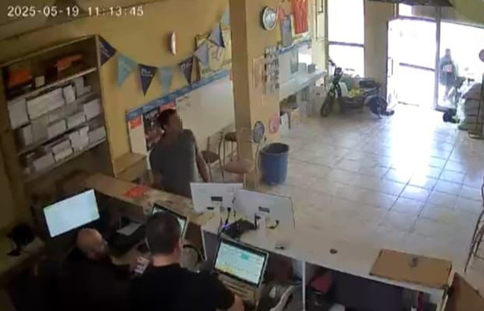 Yozgat’ta şans oyunları bayiine giren bir kişi, kupon doldurma bahanesiyle