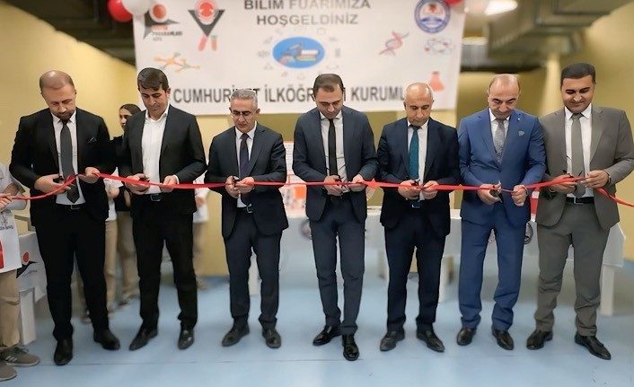 Yüksekovalı öğrencilerin projeleri beğeni topladı HAKKARİ (İHA) – Hakkari’nin Yüksekova ilçesinde eğitim veren Cumhuriyet Ortaokulu