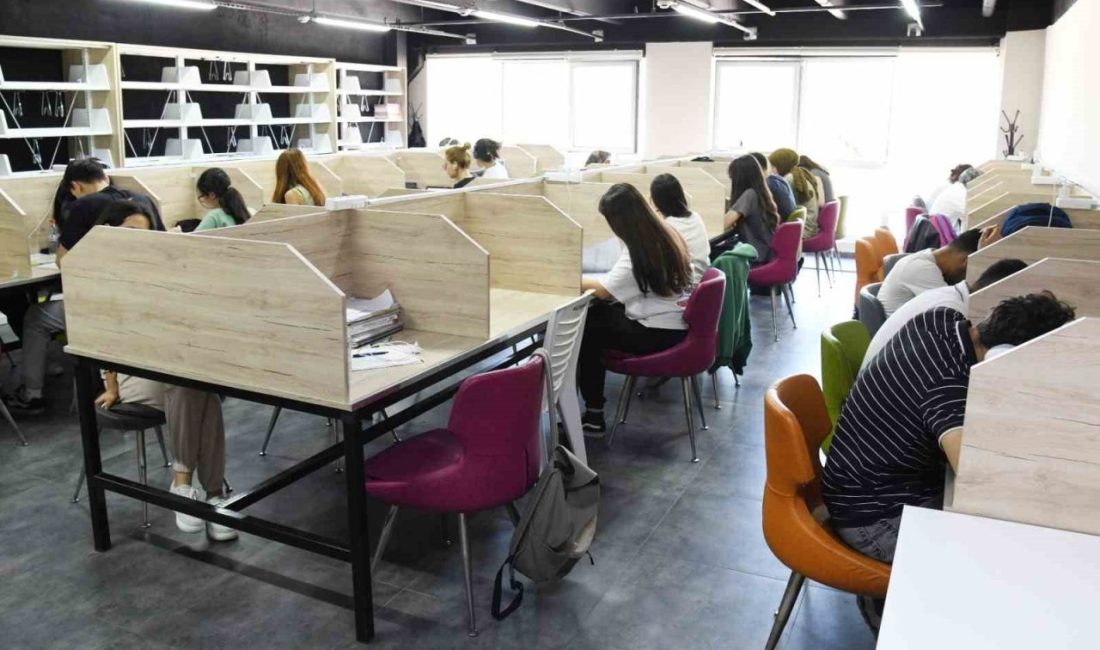Yunusemre kütüphaneleri öğrencileri ağırlıyor Yunusemre Belediyesi, eğitime ve öğrencilere verdiği desteği sürdürüyor. Belediye bünyesinde