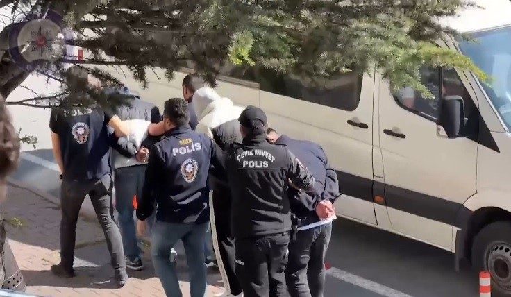 Kayseri’de polis ekipleri tarafından düzenlenen operasyonda zararlı yazılım kullanmak suretiyle