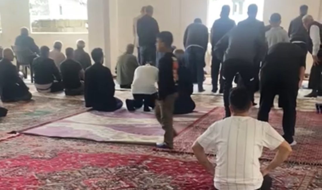 Yüksekova ilçesinde, hendek olayları sırasında hasar gören Hz. Ömer Camii’nde