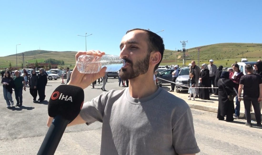 Bayburt’ta Yükseköğretim Kurumları Sınavı (YKS) Alan Yeterlilik Testleri (AYT) oturumu