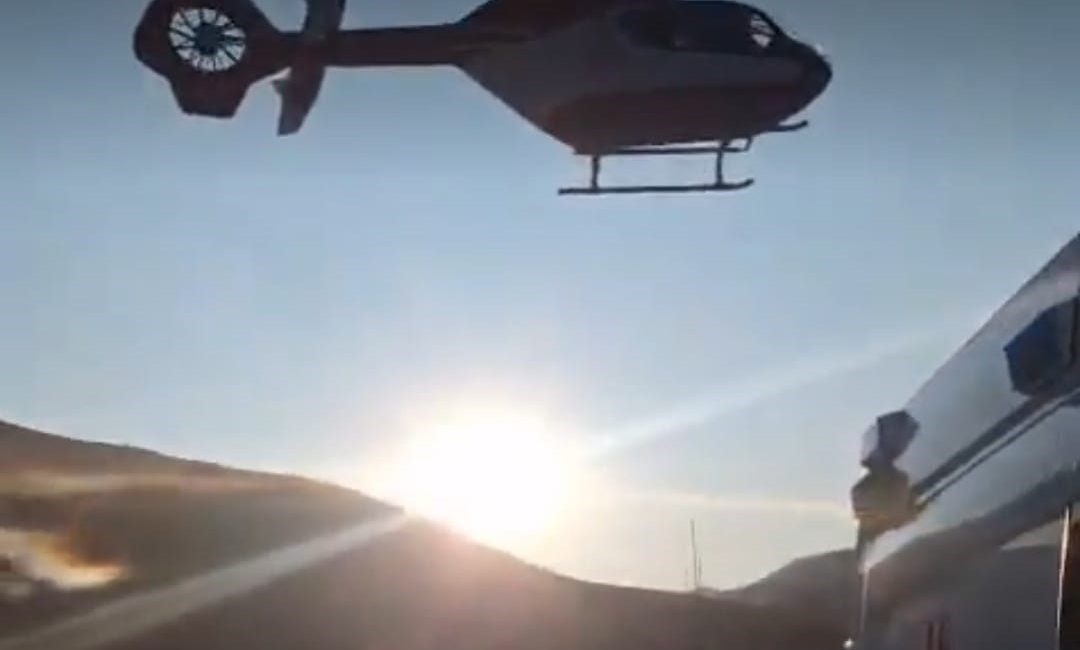 79 yaşındaki hasta için helikopter ambulans havalandı Van’ın Bahçesaray ilçesinde tedavi gören hasta için helikopter ambulans havalandı.