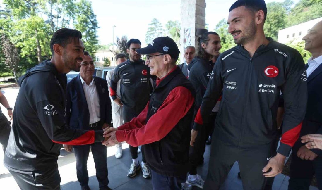 A Milli Takım’dan Aziz Sancar’a ziyaret Türkiye Futbol Federasyonu Başkanı İbrahim Ethem Hacıosmanoğlu ve beraberindeki A