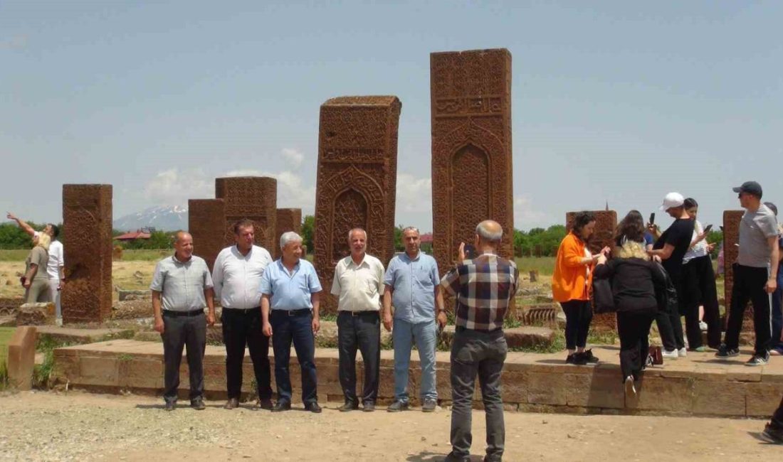 Açık hava müzesi Ahlat’ta Kurban Bayramı yoğunluğu yaşanıyor UNESCO’nun Dünya Kültür Mirası Geçici Listesi’nde bulunan ve bünyesinde barındırdığı