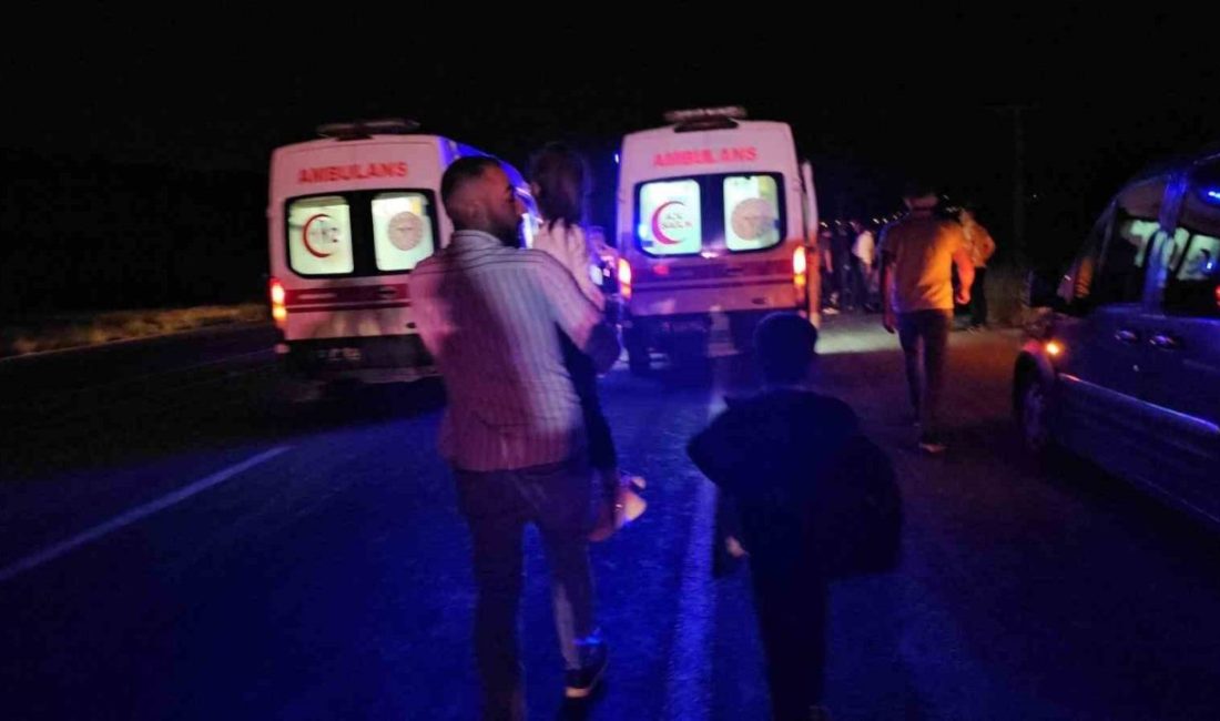 Adilcevaz’da hafif ticari araç, traktöre çarptı: 7 yaralı Bitlis’in Adilcevaz ilçesinde ticari kamyonetin traktöre arkadan çarptığı kazada 7
