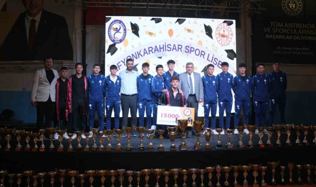 Afyonkarahisar Spor Lisesi’nde şampiyonluk coşkusu! Afyonkarahisar Spor Lisesi, Türkiye şampiyonluklarıyla taçlanan öğrencilerini görkemli bir ödül