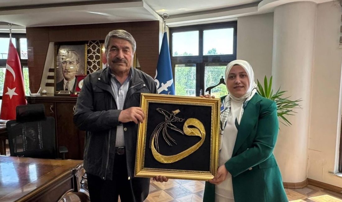AK Parti Patnos İlçe Kadın Kolları Başkanı Gamze Yardımcı ve