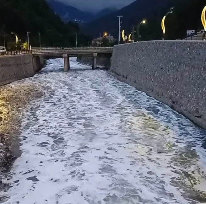 Aksu Deresi’nde kimyasal atık şüphesi Giresun’un önemli su kaynaklarından biri olan Aksu Deresi’nde meydana gelen