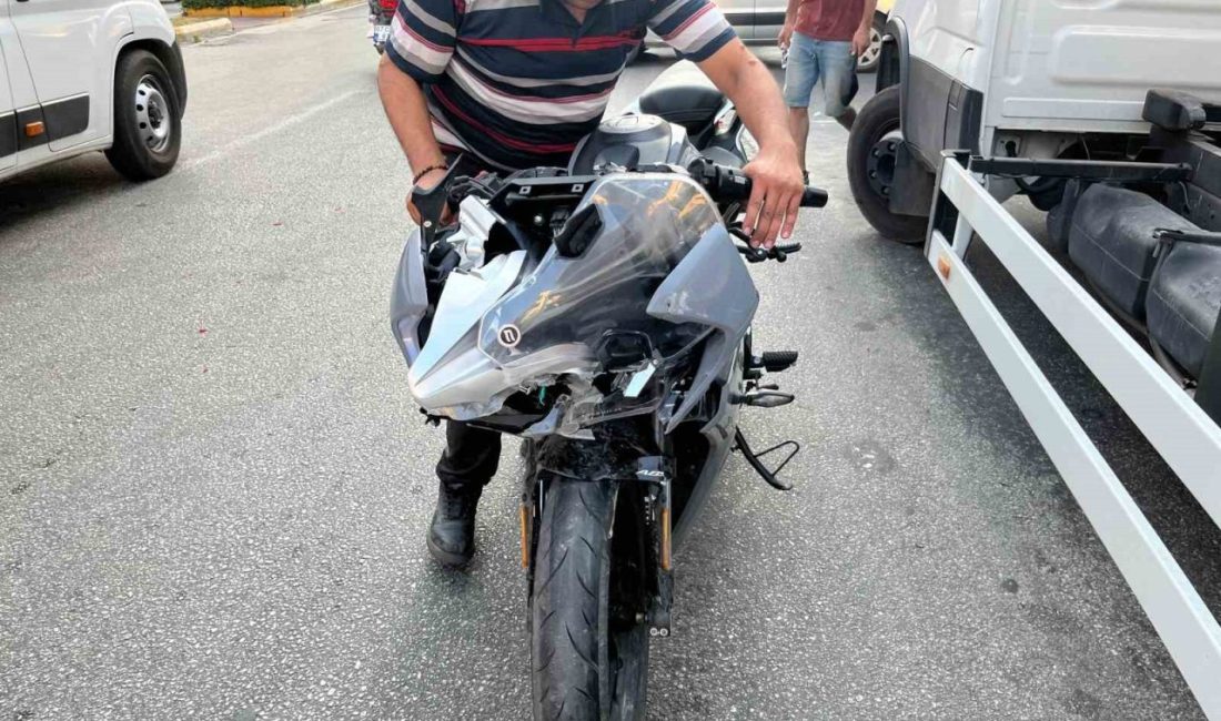 Alanya’da motosiklet ile kamyonet çarpıştı: 2 yaralı Antalya’nın Alanya ilçesinde motosiklet ile kamyonetin çarpışması sonucu meydana gelen