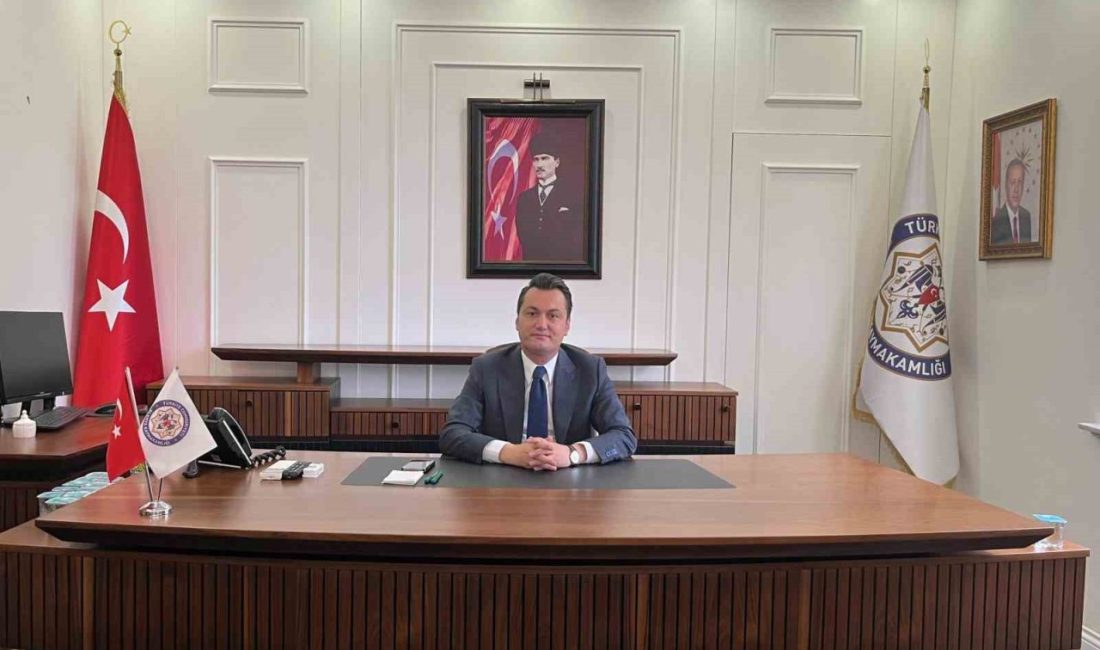 Alanya’nın yeni kaymakamı Öztürk görevine başladı Antalya’nın Alanya ilçesine atanan Kaymakam Şakir Öner Öztürk, düzenlenen resmi