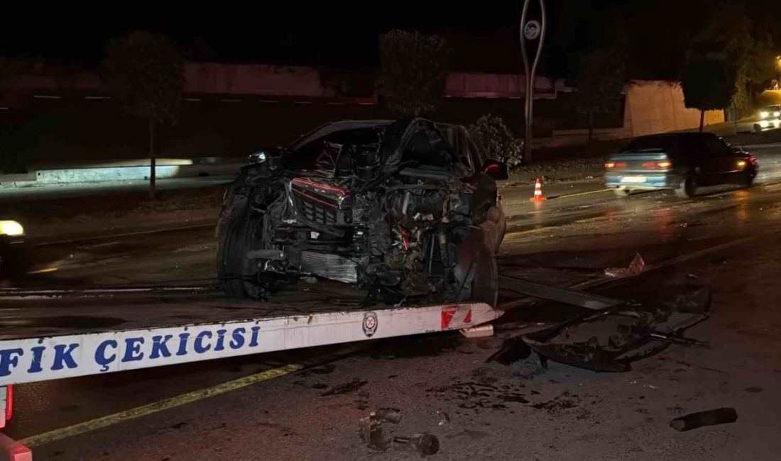 Alkollü sürücü dehşet saçtı: Karşı şeride geçti, ortalık savaş alanına döndü Sakarya’nın Adapazarı ilçesinde alkollü sürücünün kullandığı SUV tarzı araç kontrolden