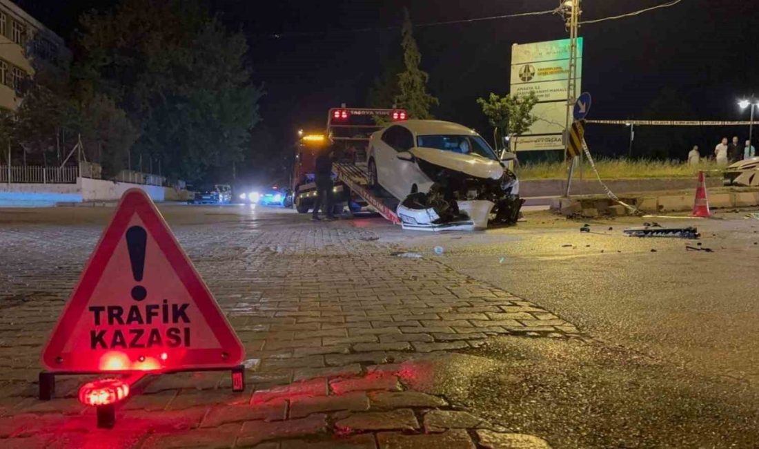 Amasya’da otomobiller çarpıştı: 1 ölü Amasya’nın Taşova ilçesinde iki otomobilin çarpıştığı trafik kazasında 1 kişi