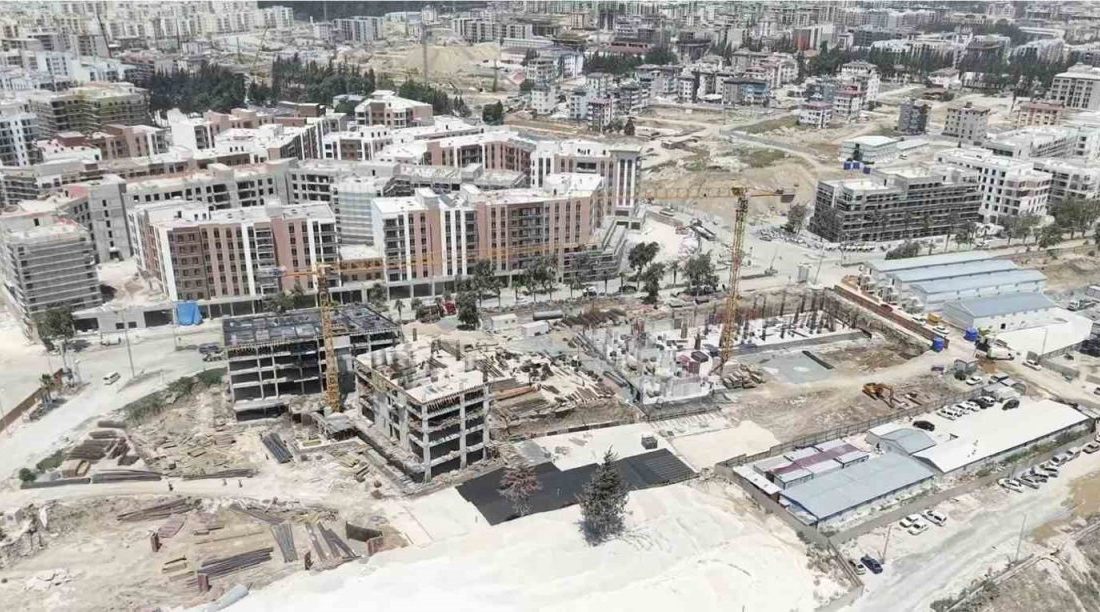 Antakya kent merkezi yerinde kentsel dönüşüm projeleriyle hayat buluyor Depremde yerle bir olan Hatay’ın Antakya ilçesinde kent merkezindeki binalar,