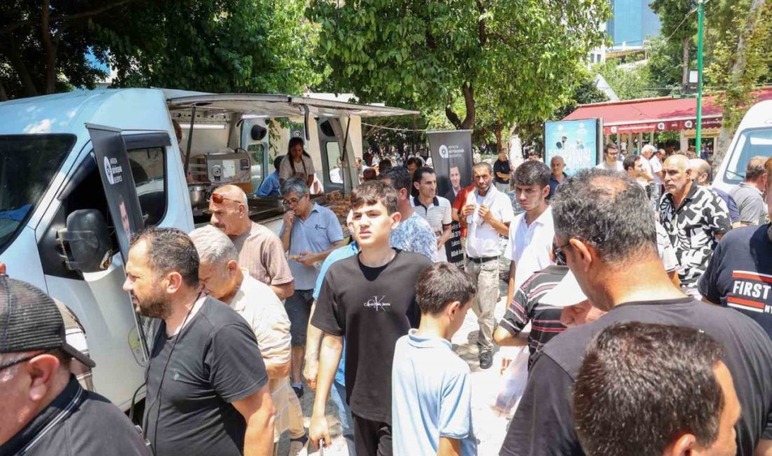 Antalya Büyükşehir Belediyesi’nden Ferdi Zeyrek için lokma dağıtımı Antalya Büyükşehir Belediyesi, geçtiğimiz günlerde hayatını kaybeden Manisa Büyükşehir Belediye