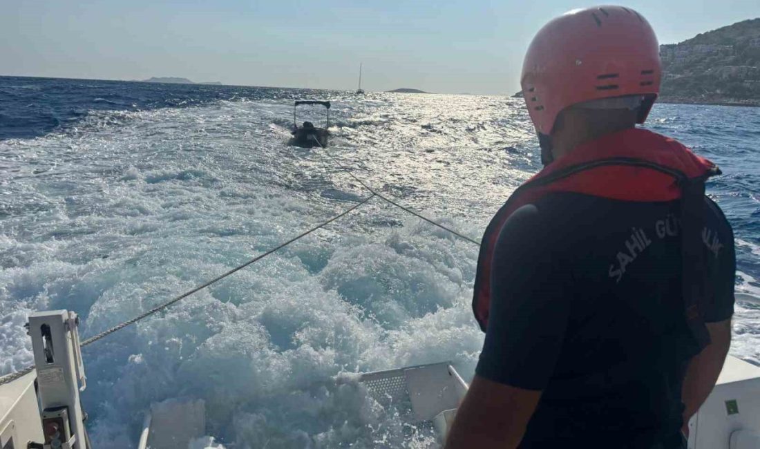 Antalya’da arızalanan teknedeki 2 kişinin imdadına Sahil Güvenlik ekipleri yetişti Antalya’nın Kaş ilçesi Çukurbağ Yarımadası açıklarında makine arızası nedeniyle sürüklenen