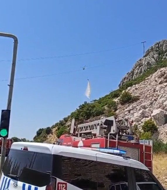 Antalya’da ormanlık alanda çıkan yangın kontrol altına alındı Antalya’nın Konyaaltı ilçesinde ormanlık alanda çıkan yangın, havadan ve karadan