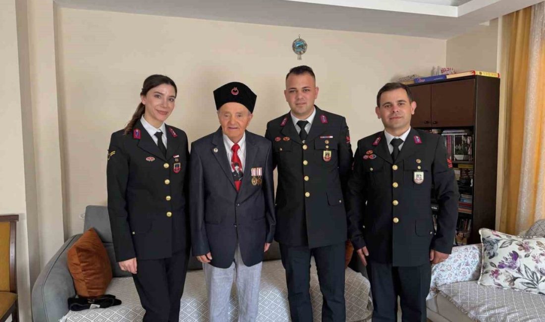 Aydın İl Jandarma Komutanlığı ekipleri Kurban Bayramı dolayısıyla şehit ailelerini
