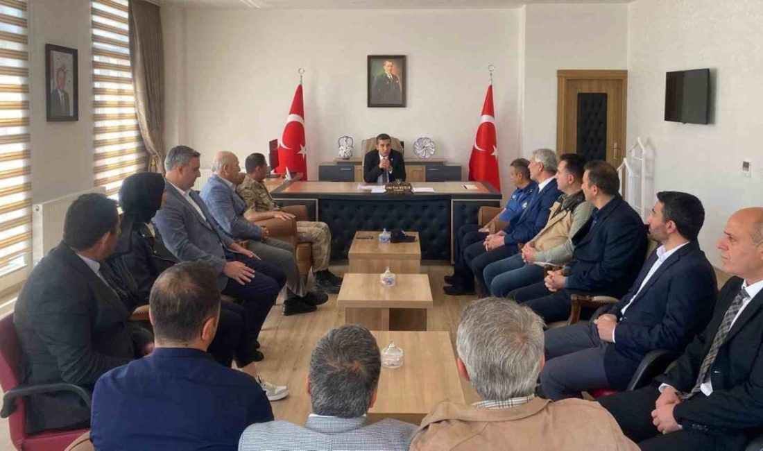 Bayburt’un Aydıntepe ilçesinde kamu kurumlarında çalışan müdürlerin, personellerin bayramı kutlandı.