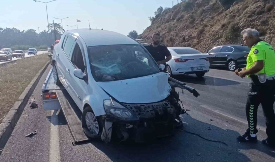 Aynı istikametteki araca çarptıktan sonra Karşı şeride geçip tur aracına çarptı: 3 yaralı Antalya-Alanya D-400 Karayolunda seyir halindeki otomobilin, aynı istikamette gitmekte olan