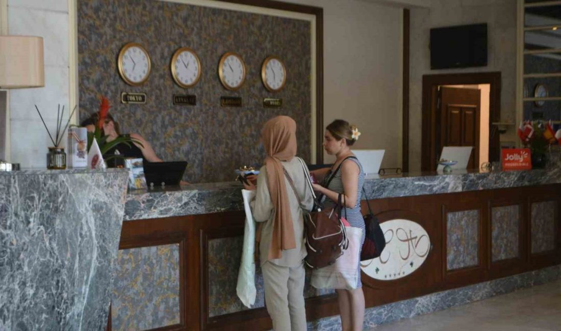 Ayvalık’ta bayram yoğunluğu yüzde 100 seviyesinde sürüyor Balıkesir’in Ayvalık ilçesinde Kurban Bayramı nedeniyle turistik tesislerde doluluk oranı