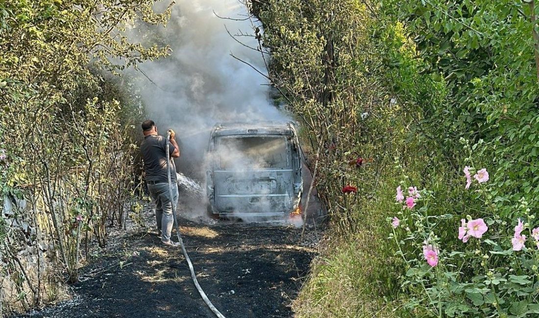 Bahçesindeki otları yakmak istedi, otomobili yaktı Osmaniye’nin Hasanbeyli ilçesinde bir vatandaşın bahçesindeki otları yakmak istemesi neticesinde