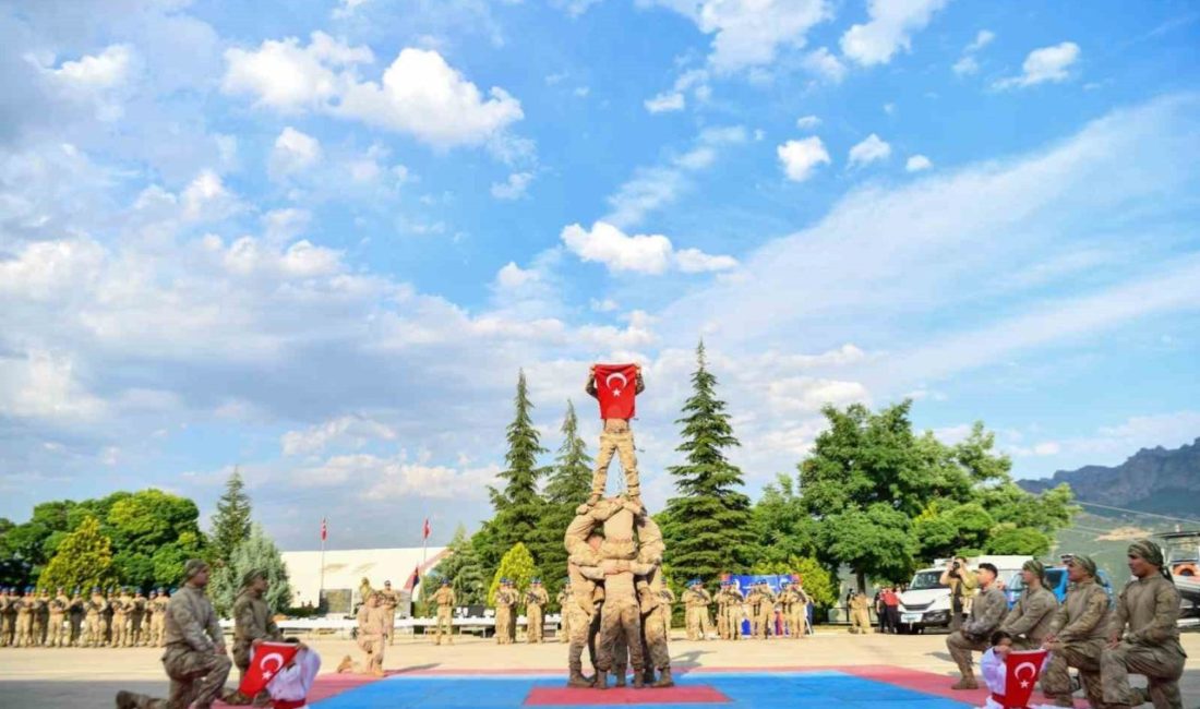 Bakan Göktaş, Tunceli’de Kıbrıs gazisiyle görüştü, jandarmanın kuruluş yıldönümüne katıldı Aile ve Sosyal Hizmetler Bakanı Mahinur Özdemir Göktaş, bir dizi