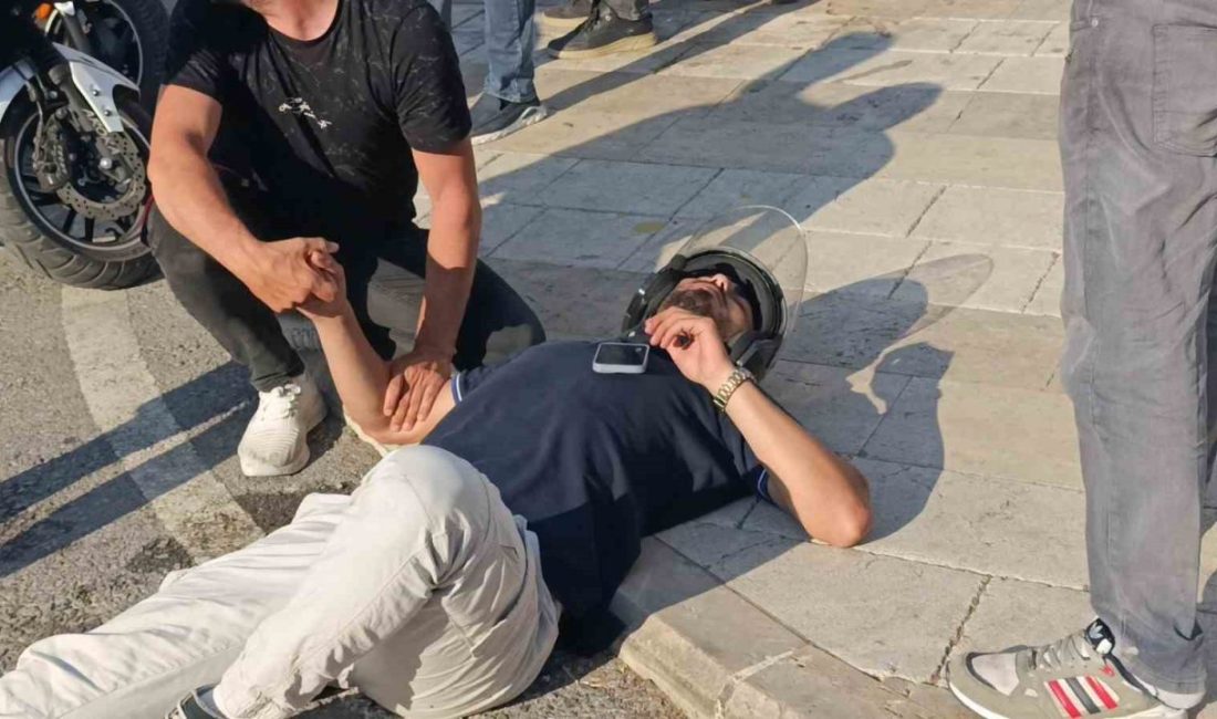 Başını kaldırıma çarpan motosikletli kask sayesinde kazayı ucuz atlattı Antalya’nın Manavgat ilçesinde otomobil ile motosikletin çarpışması sonucu meydana gelen