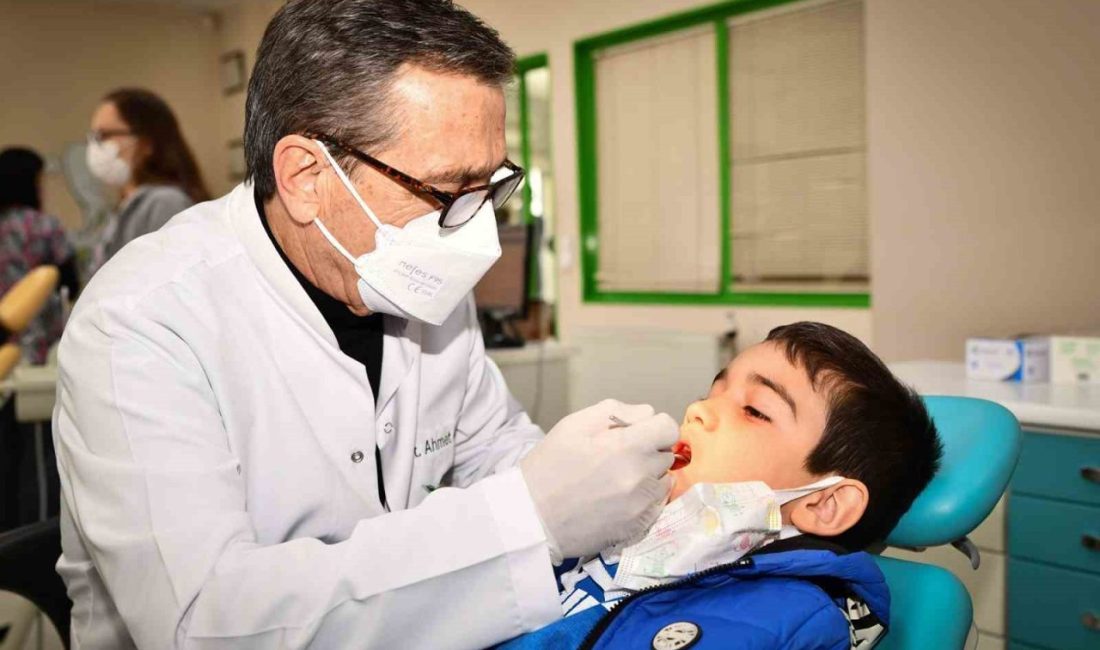 Tepebaşı Belediyesi’nin Çocuk Ağız ve Diş Sağlığı Polikliniği’nden yararlanan çocuk