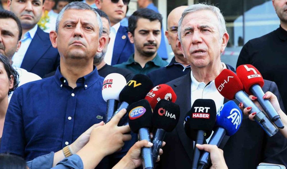 Cumhuriyet Halk Partisi Genel Başkanı Özgür Özel, elektrik akımına kapılarak