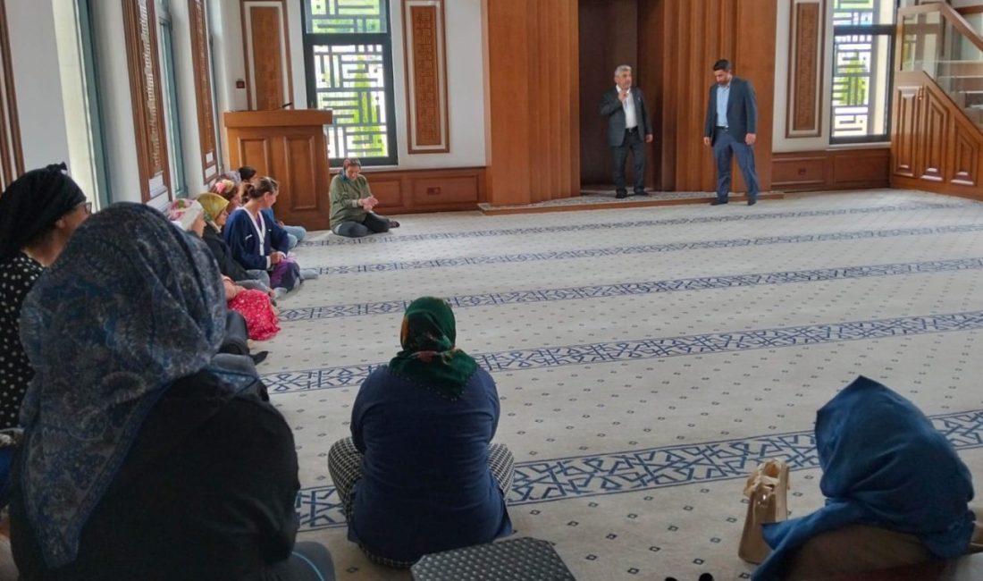 Bayburt’ta ’Cami-Engelli Buluşması’ etkinlikleri devam ediyor. Bayburt’ta engelli vatandaşlara yönelik ’Cami-Engelli Buluşması’ düzenlendi. Engelli vatandaşların cami