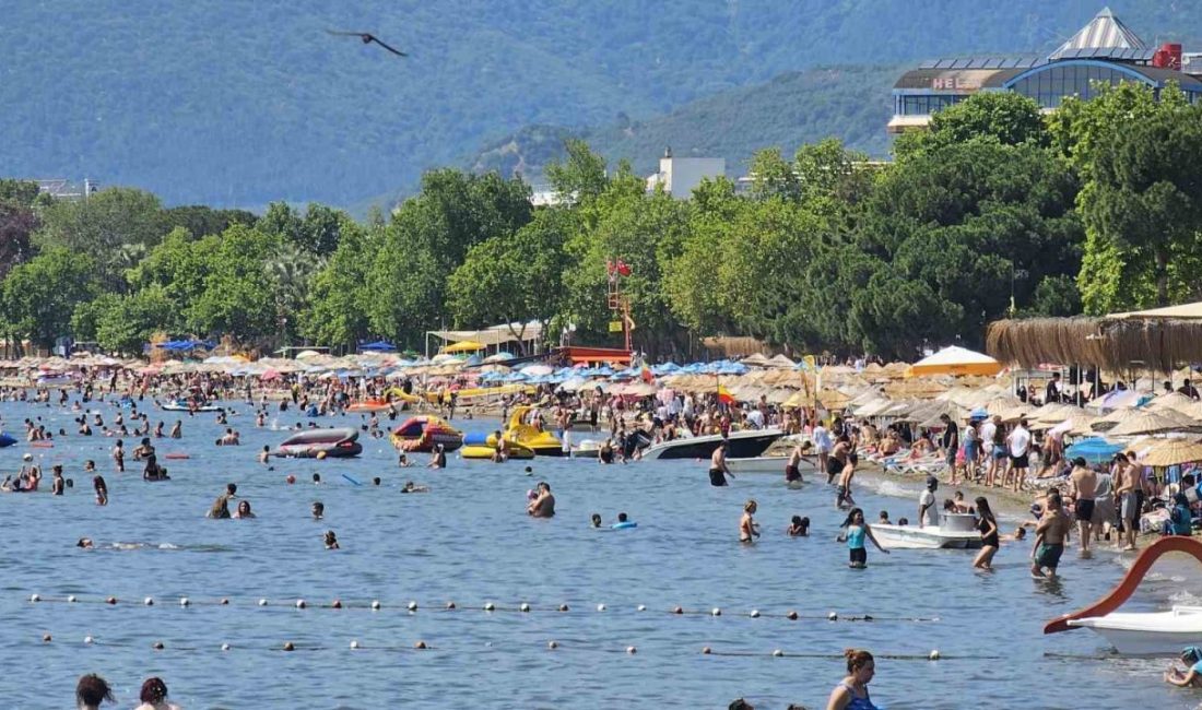 Bayramda Erdek’e ziyaretçi akını, sahiller tıklım tıklım Balıkesir’in gözde tatil beldesi Erdek, Kurban Bayramı tatilinde tatilcilerin akınına