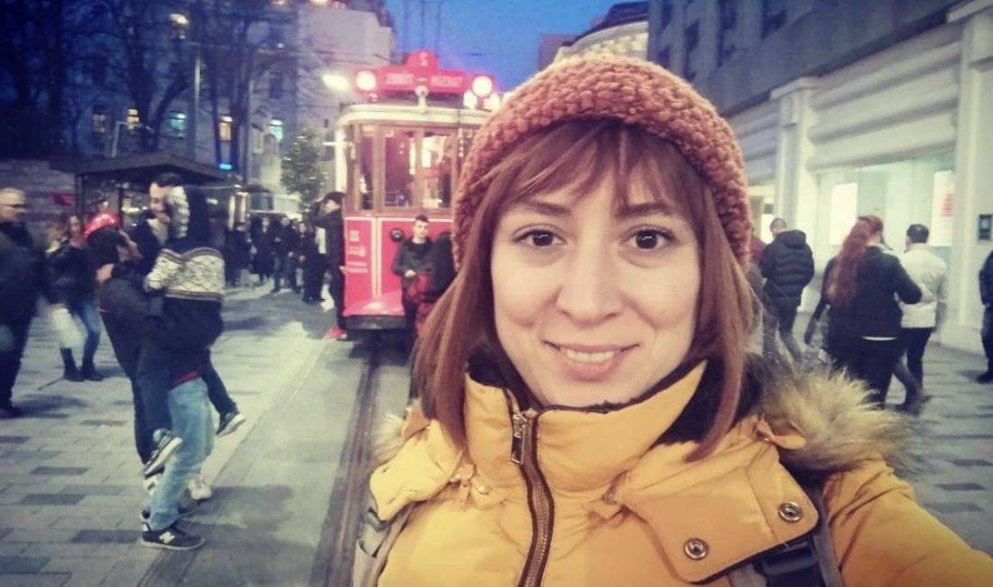 Beşiktaş’ta mühendis, kadın arkadaşını öldürdü İstanbul Beşiktaş’ta mühendis Demet Çabuk, barmaid arkadaşı Zilif Öztürk’ü evinde