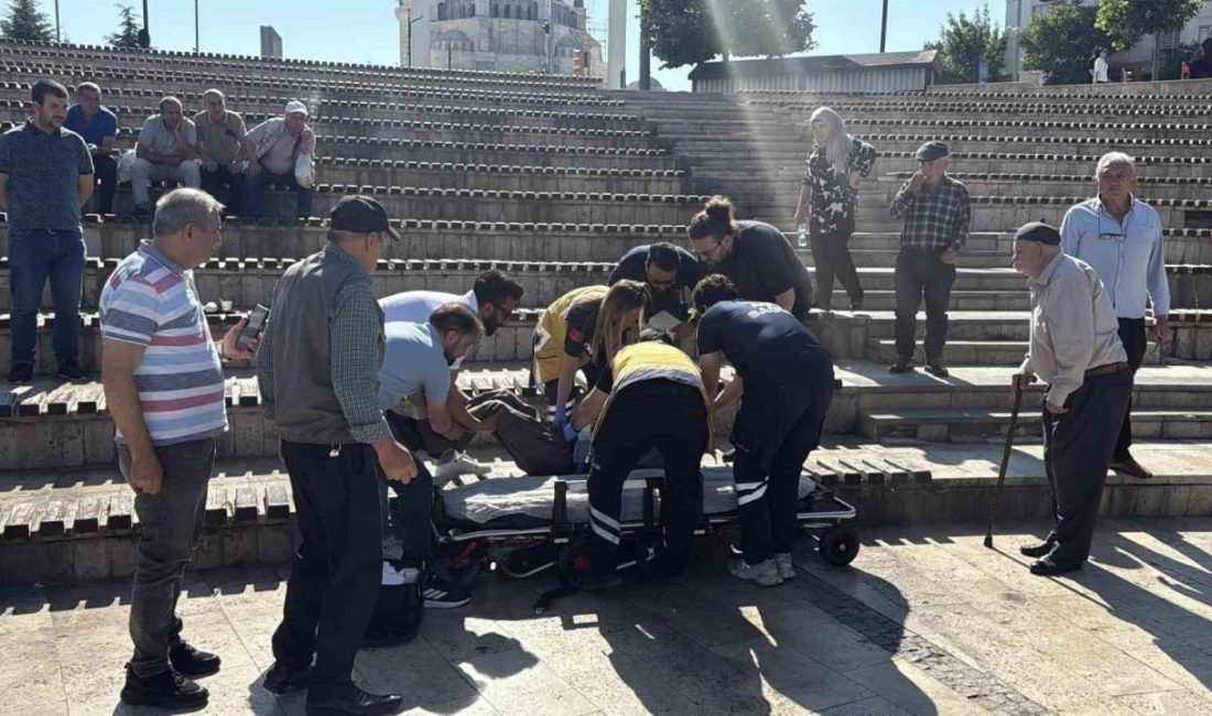 Bıçaklanarak yaralandı, saldırgan kayıplara karıştı Sivas’ta bir kişi, bıçaklı saldırıya uğradı. 4 yerinden bıçaklanan vatandaş
