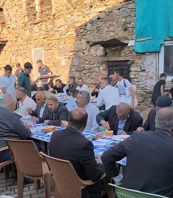 Bitlis merkeze bağlı Başhan köyünde vatandaşlar, Kurban Bayramı’nı birlik ve