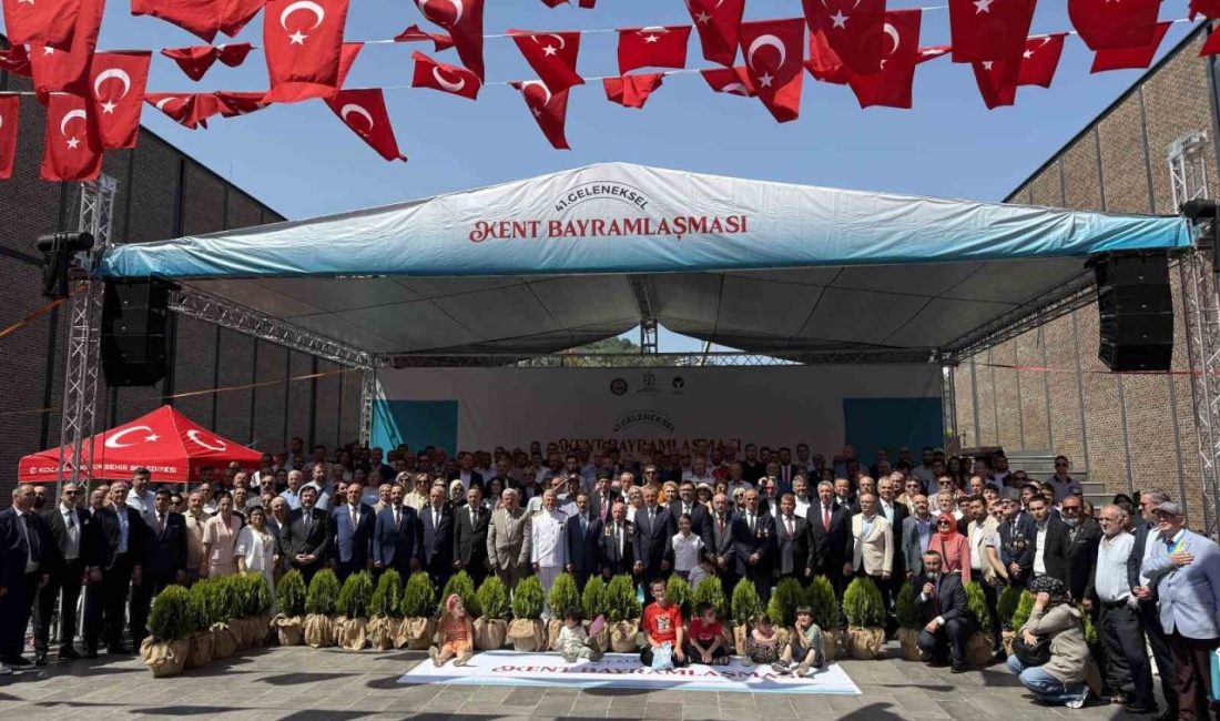 Kocaeli’de geleneksel hale gelen bayramlaşmanın 41’incisinde 7’den 70’e tüm vatandaşlar