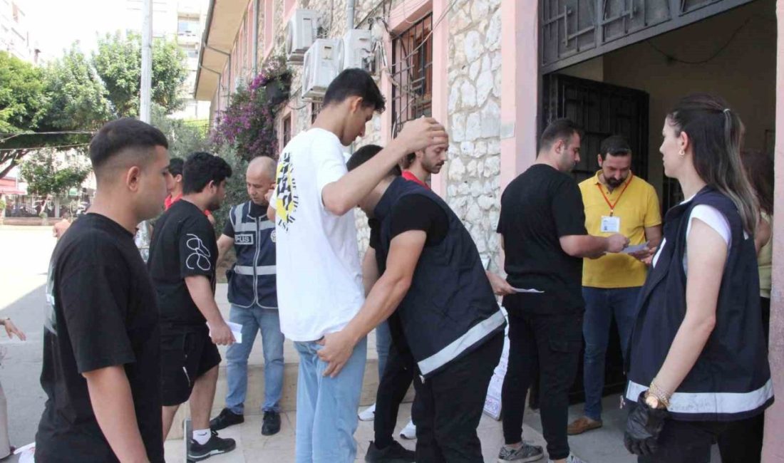Bu kez geç kalan olmadı: Mersin’de YKS’nin ikinci oturumu AYT başladı Ülke genelinde olduğu gibi Mersin’de de YKS’nin ikinci oturumu AYT